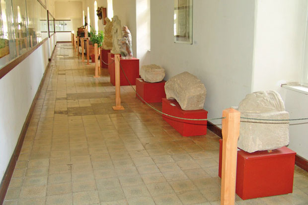Lapidarij • Kőtár • Lapidary